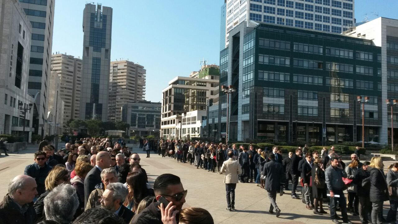 Caos, polemiche e lunghe file al palazzo di giustizia di Napoli