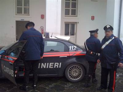 Riciclaggio d’auto e detenzione illegale di armi e stupefacenti, 4 arresti nel Vesuviano