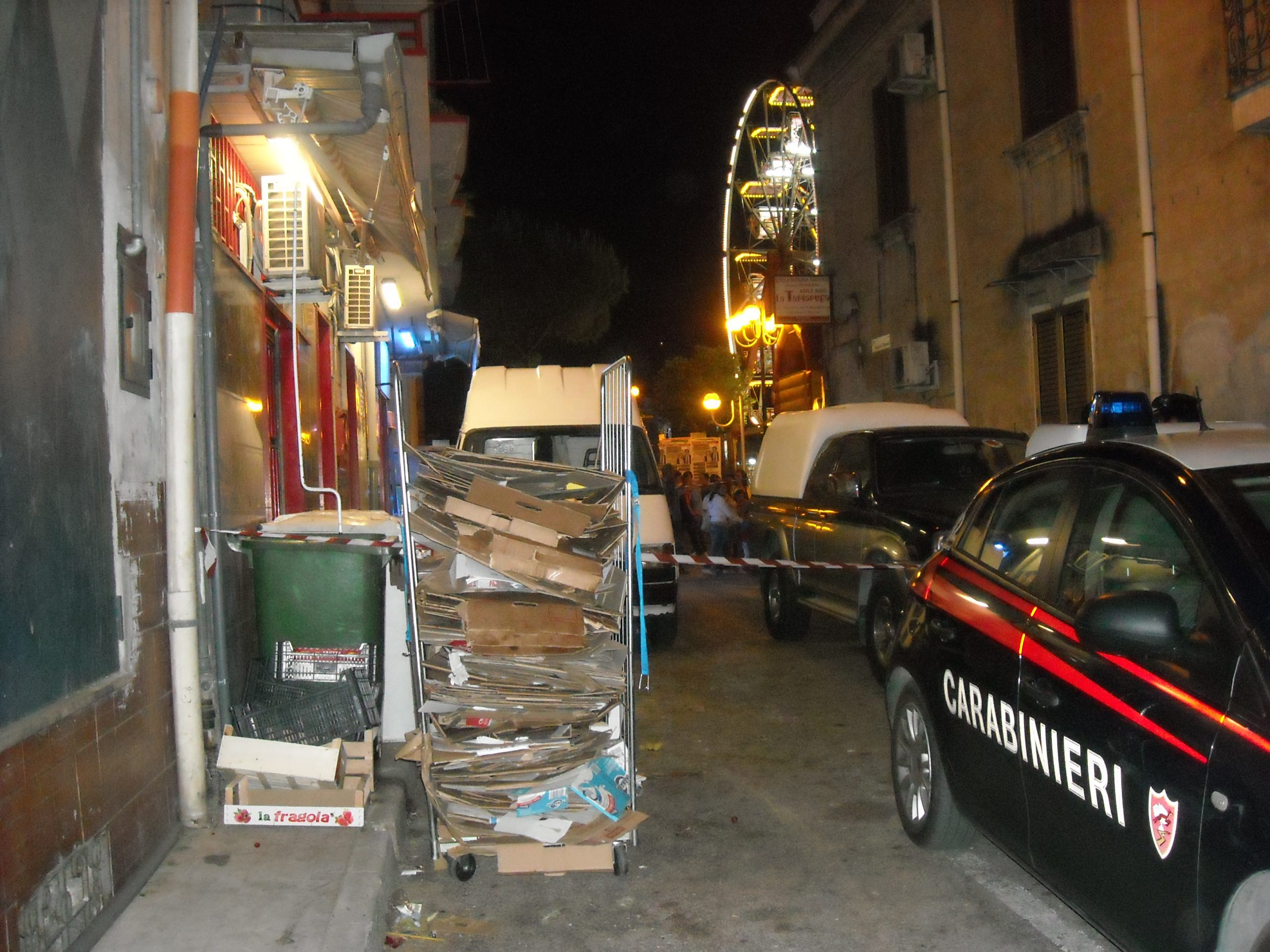 Acerra, ex carabiniere spara all’impazzata vicino alle giostre: ferita una donna