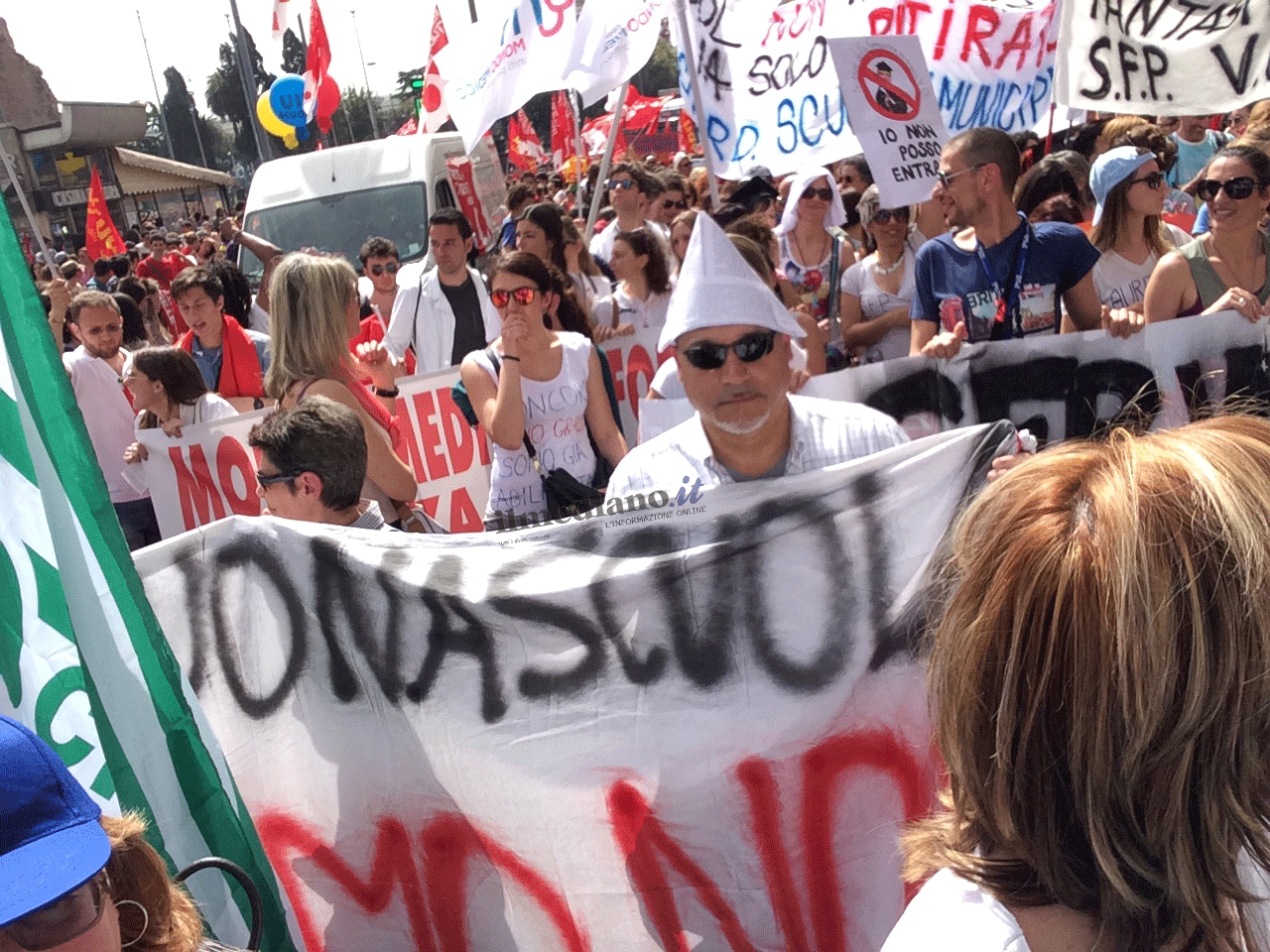 Contro la “Buona Scuola”: a Roma la carica dei centomila