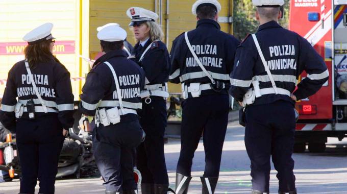 Sant’Anastasia: officina abusiva multata e sequestrata dalla Polizia Municipale