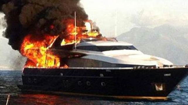 Napoli: incendio sullo yacht di De Laurentiis, per fortuna tutti salvi.