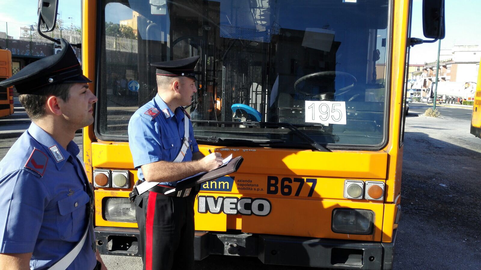 Napoli: danneggiamento autobus ANM. Carabinieri denunciano 5 minorenni.