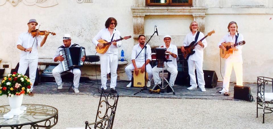 Movida, sabato Alberto Laurenti e i Rumba del Mar al Rosolino