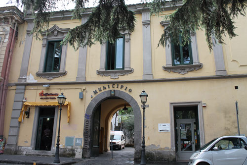 Somma Vesuviana, lettera firmata: «Bruciamo le schede elettorali dinanzi alla Collegiata».