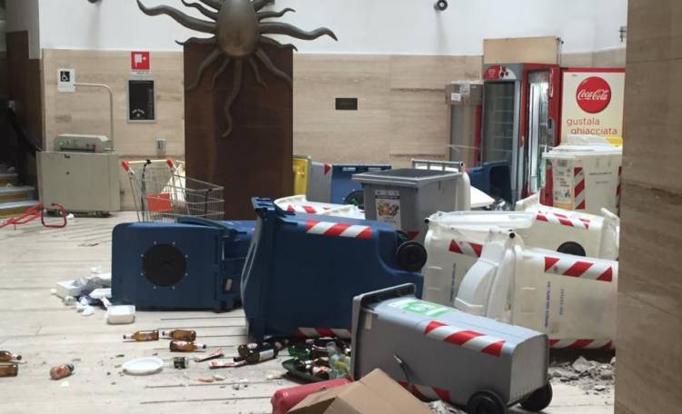 Napoli, lavoro: bliz in Consiglio comunale di lavoratori del Cub. 11 finiscono in Questura