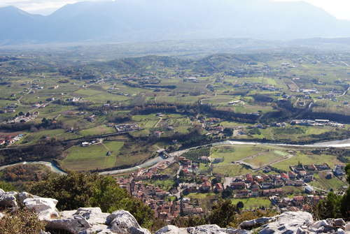 Nola, città più bella e senza barriere: la polizia locale avvia l’operazione decoro e legalità
