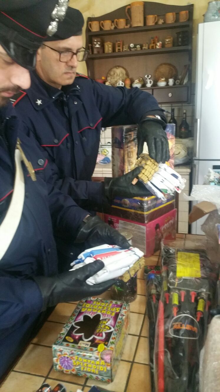Napoli Ponticelli: più di mille ordigni e artifizi esplosivi in casa e in auto