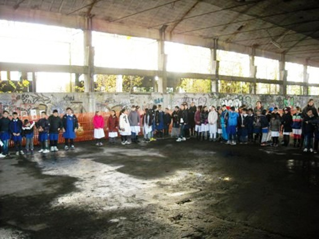 Da industria a parco pubblico: i bambini inaugurano il cantiere della ex fabbrica