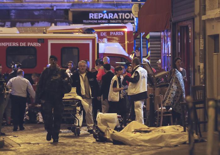 Europa sotto attacco: sterminio a Parigi al grido di Allah. E’ l’11 settembre del vecchio continente.