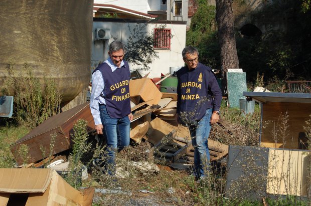 Volla, sequestro della Gdf: discarica di cemento sull’antico fiume di Napoli