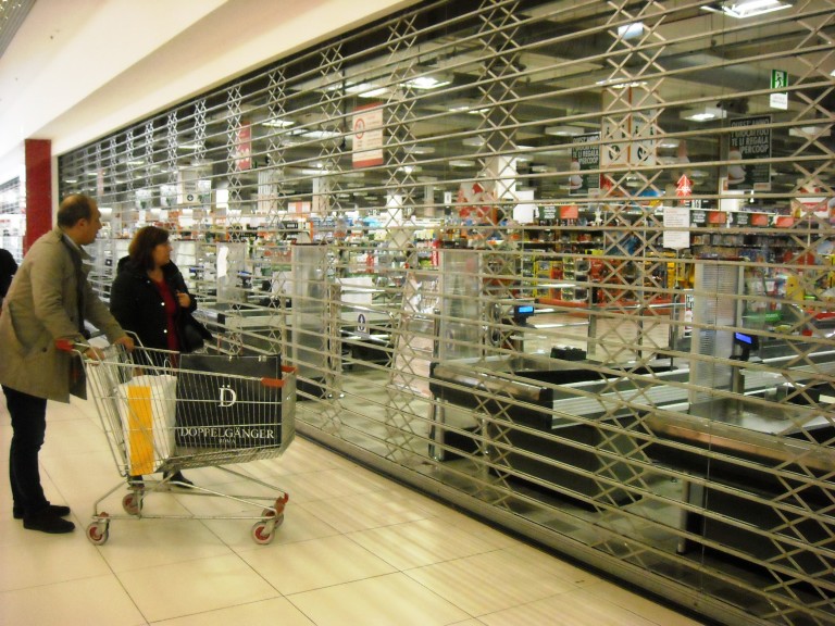 Licenziamenti Ipercoop Campania: chiuso per sciopero l’ipermercato di Afragola