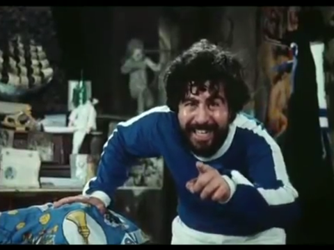 Lello Arena in una scena del film 