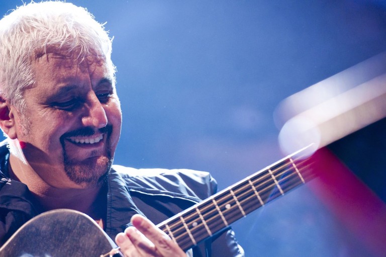 Napoli, si susseguono i tributi  a Pino Daniele: oggi le sue melodie nell’aria
