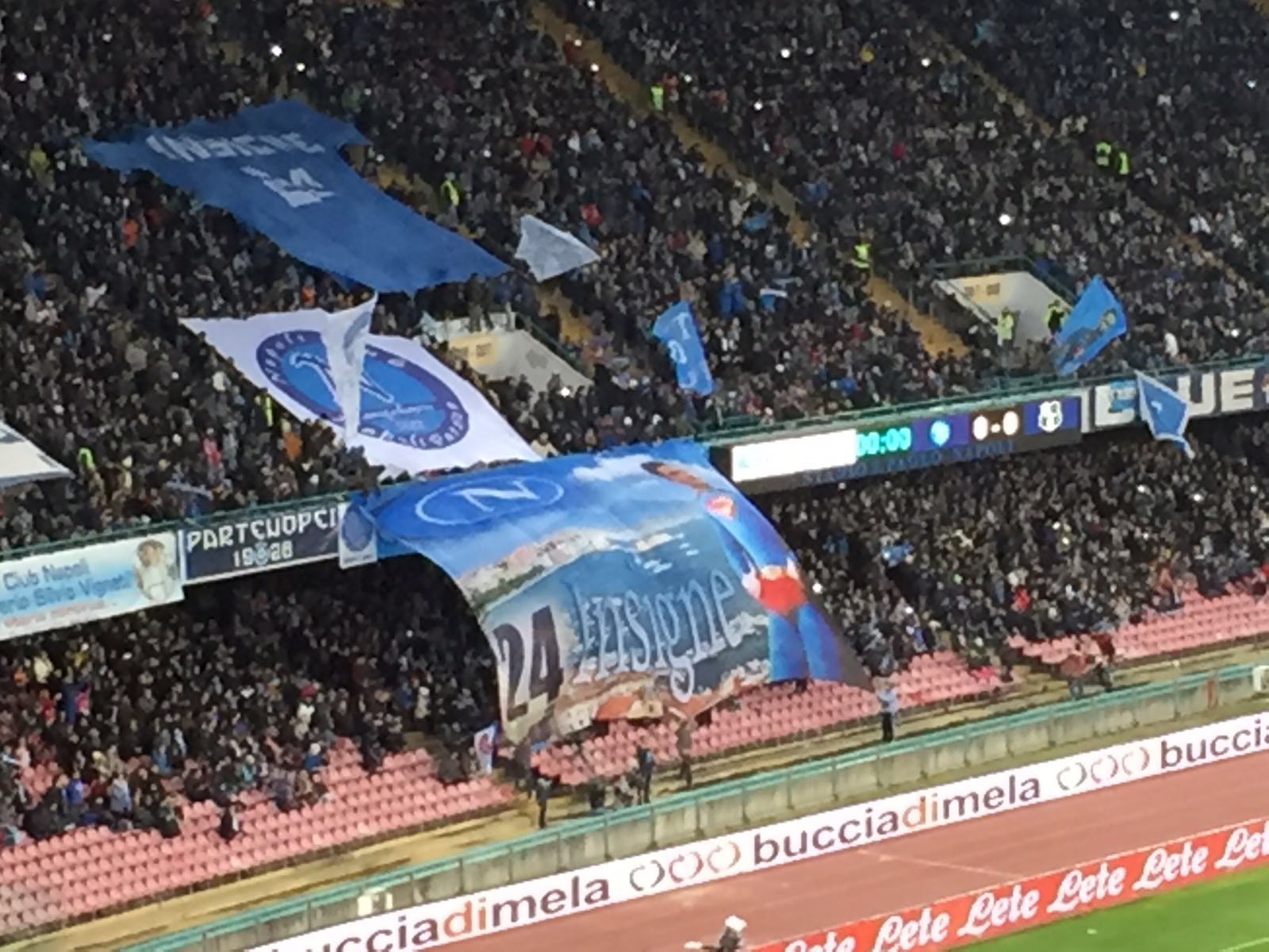 Uno scorcio dello stadio San Paolo durante Napoli - Sassuolo, fotografato da Luigi Avino