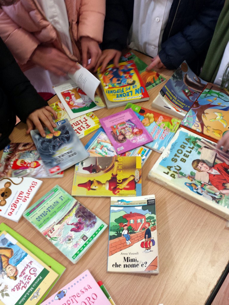 San Giuseppe Vesuviano. Bookcrossing in aula consiliare: i bambini si scambiano i libri