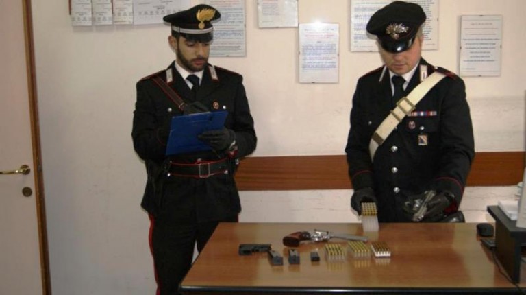 Casalnuovo, minaccia con pistola: ” Non pignorare la casa di mio fratello “.  Denunciato dai carabinieri