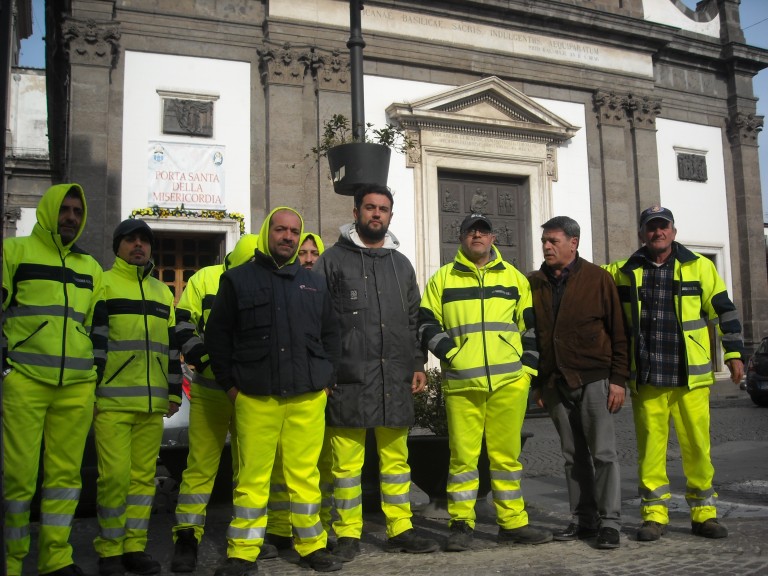 Sant’Anastasia, arrivano gli stipendi: gli addetti allo spazzamento revocano lo stato di agitazione