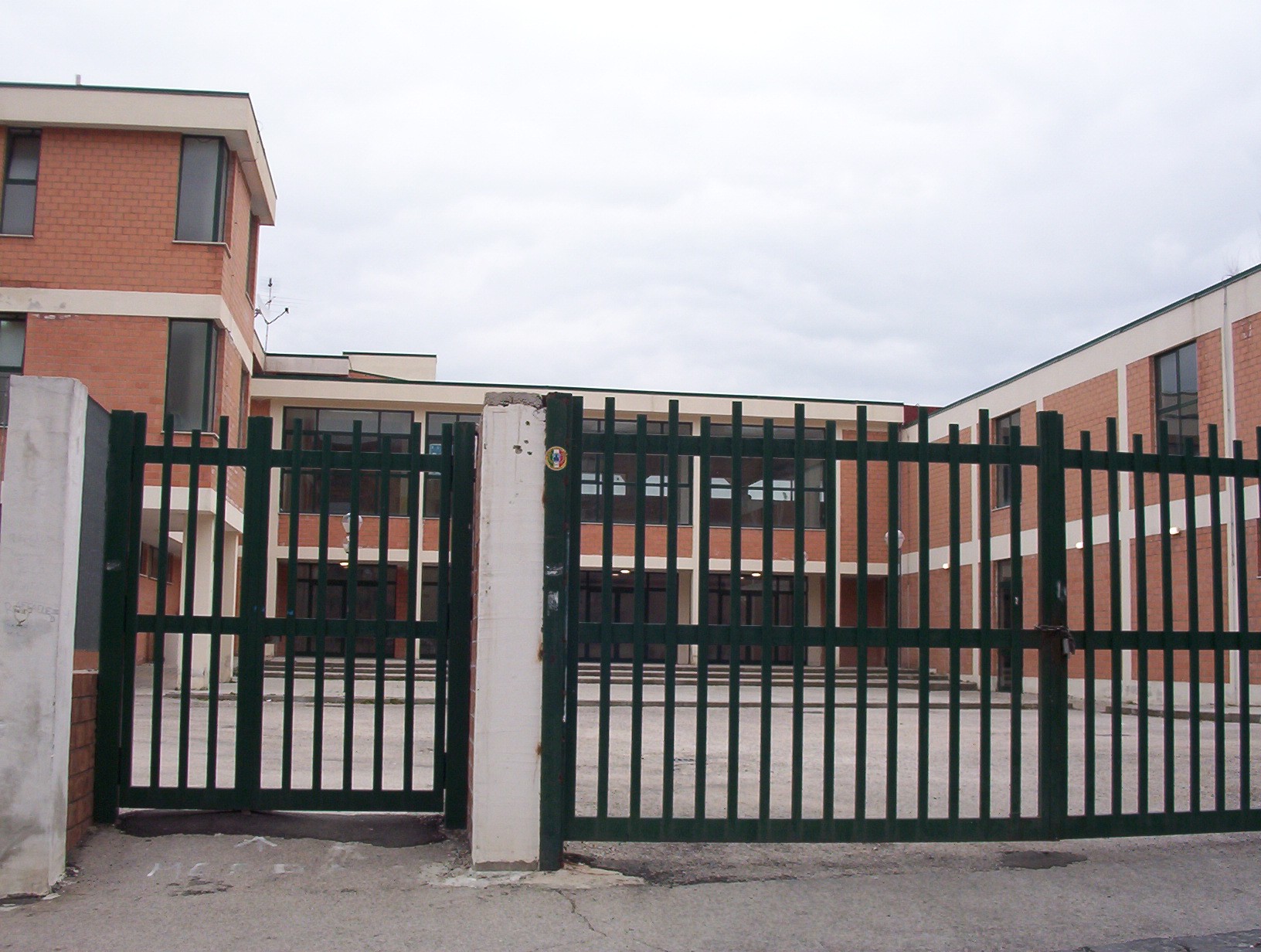Sant’Anastasia, il 118 va alla scuola “Morante”. Ma senza medici sull’ ambulanza.