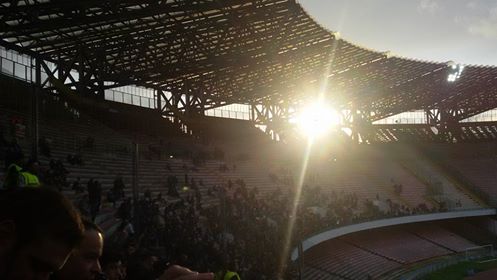 Stadio San Paolo, filtra il sole dalla curva A (foto di Carlo Tarallo)