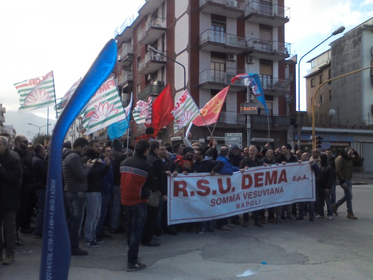 Dema: ieri la rabbia dei lavoratori in piazza. Presidio all’Alenia di Pomigliano