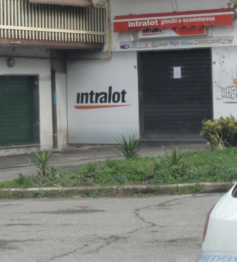 Un debito di gioco la pista più accreditata per l’assassinio di Tafuro e Liguori