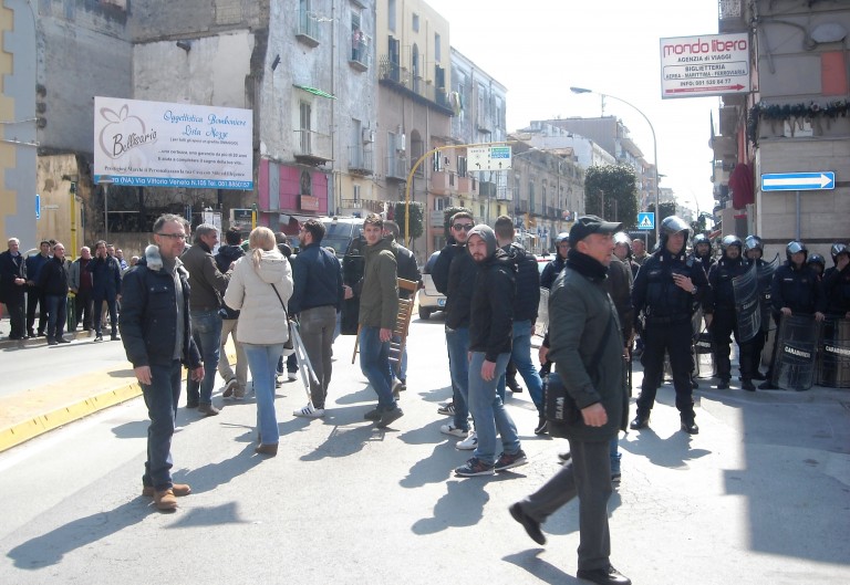 Acerra, scontri tra Casapound e antifascisti: in 7 a processo. Presidio della sinistra al tribunale di Nola