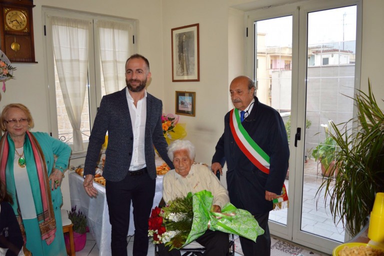 Pomigliano, la signora Rosa Bernile compie 100 anni