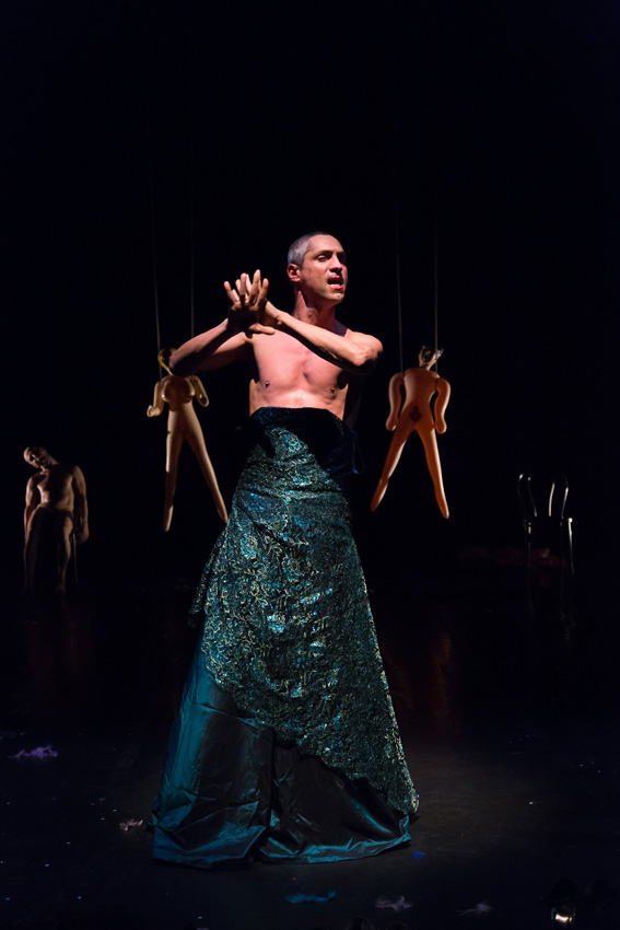 “Operetta Burlesca”, il “nudo” di Emma Dante di scena al Bellini