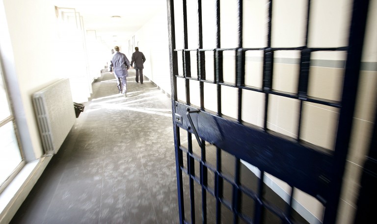 Droga in carcere, 9 arresti e 30 indagati: mogli complici dei detenuti