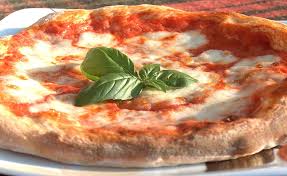 Napoli in festa: l’Italia candida la pizza come patrimonio dell’Umanità