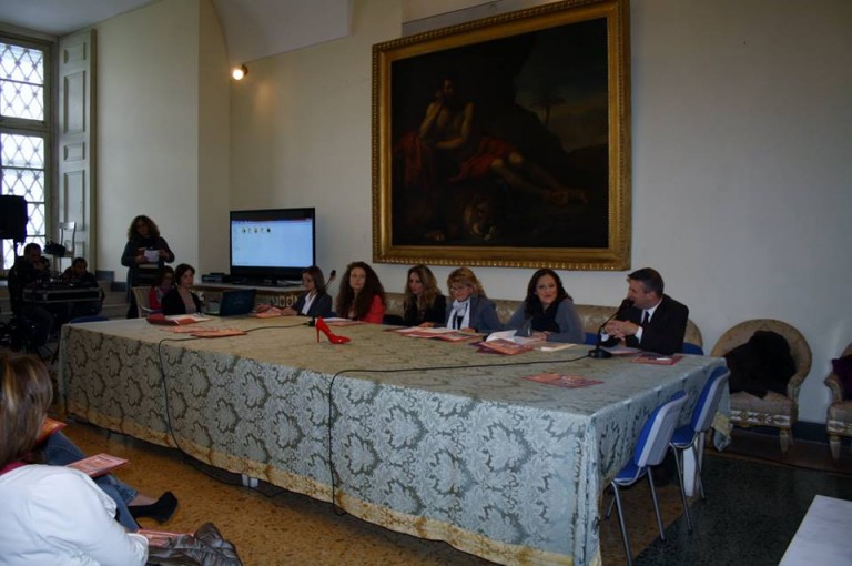 Festa della donna.“Il Rumore del Silenzio” : riflessione e incanto  alla Reggia di Caserta