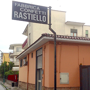 Cioccolata di Pasqua, a Marigliano i Nas sequestrano un laboratorio e quintali di dolci: problemi igienico sanitari