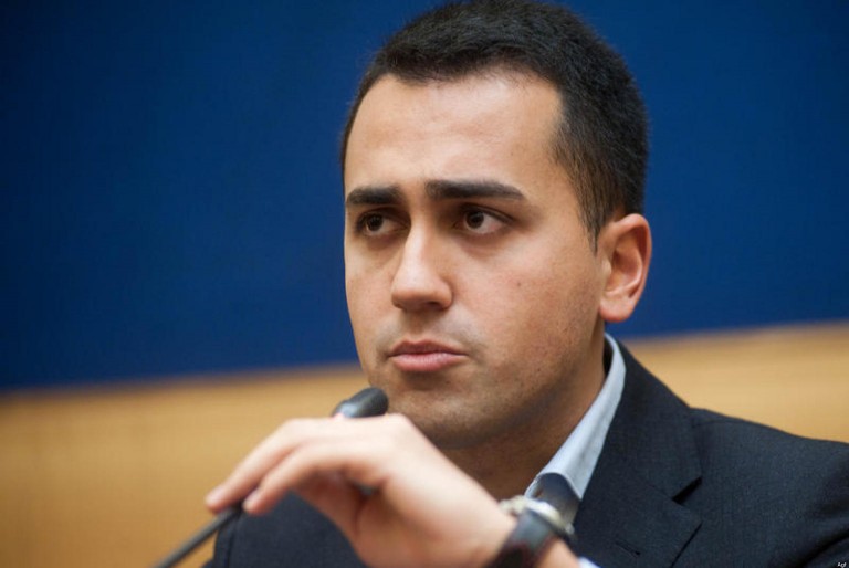 Stamane, a Casavatore, conferenza di Luigi Di Maio: “Vi illustro la Gomorra dei moralisti Pd e Udc”.