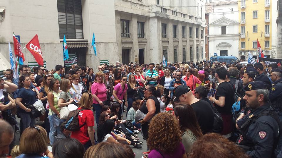 Licenziamenti Almaviva: ieri fumata nera dal ministero. Scatta il conto alla rovescia