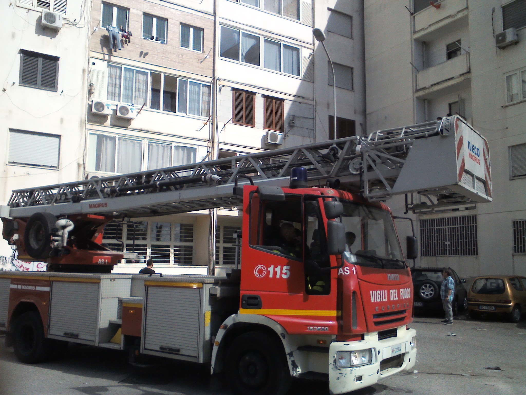 Rione 219 di Pomigliano: va a fuoco l’impianto elettrico. Panico e caos: 24 famiglie senza corrente