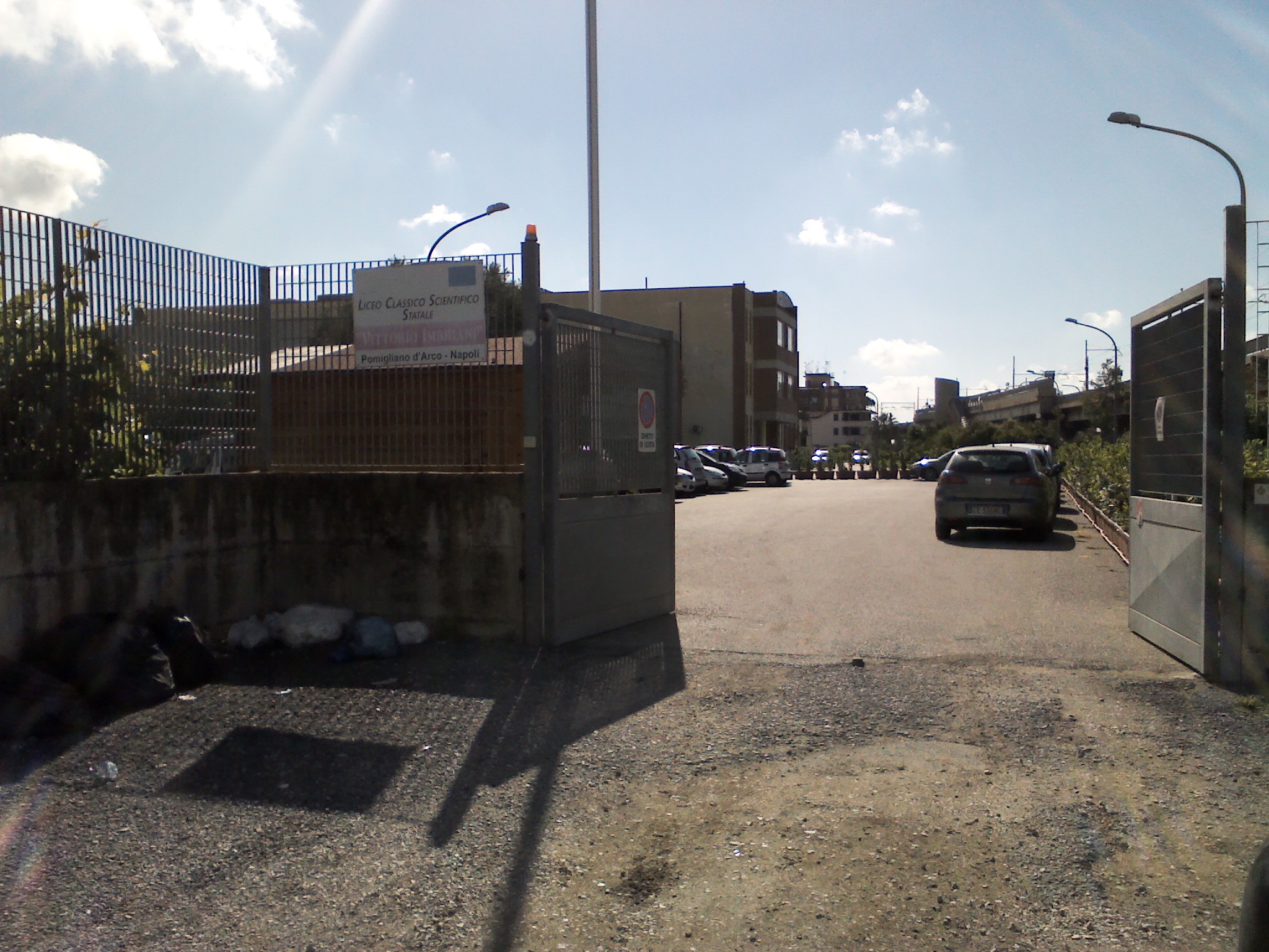 Spaccio nel liceo di Pomigliano: c’è poca voglia di parlarne