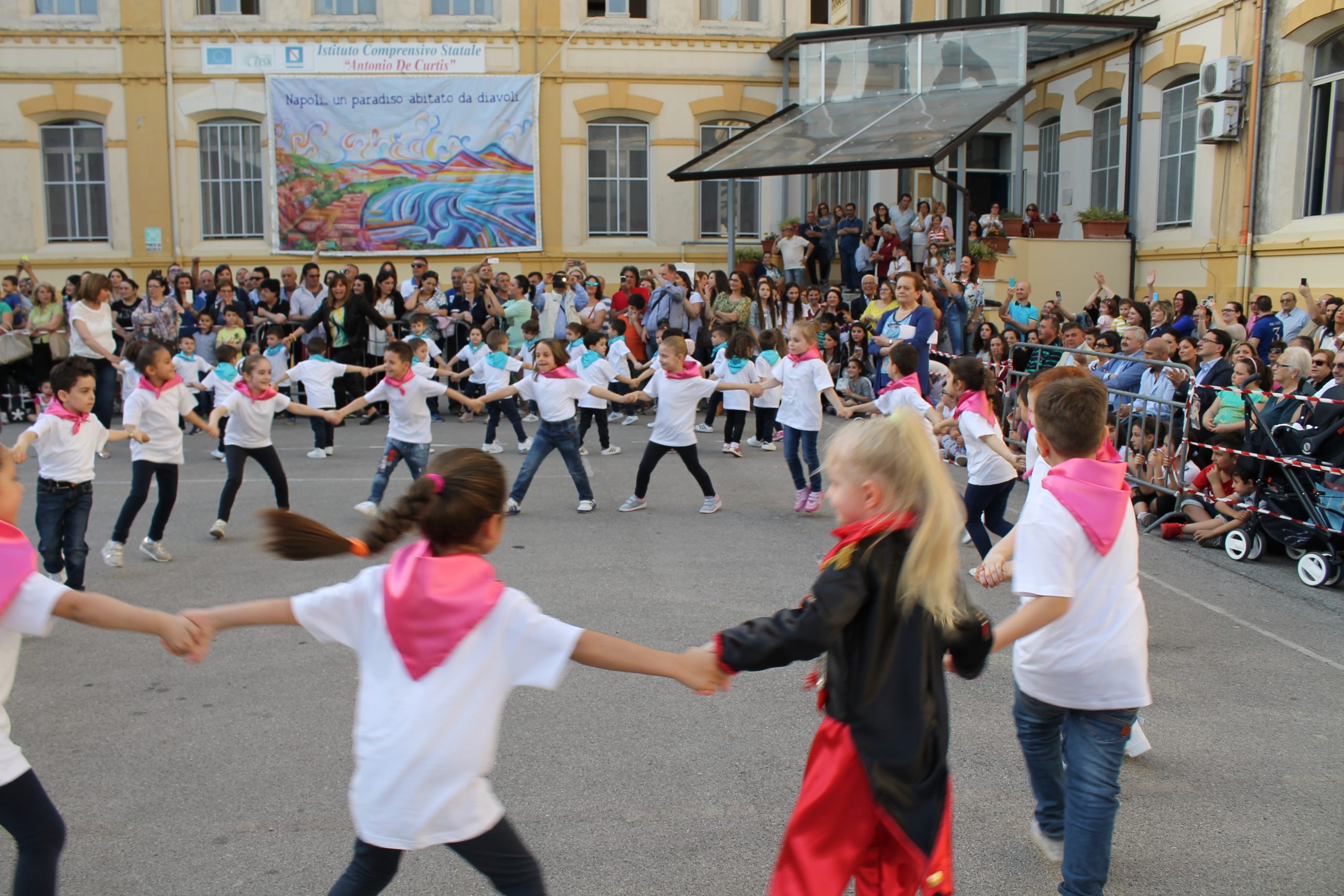 Napoli …un paradiso abitato da diavoli: lo spettacolo di fine anno scolastico del 1º I.C. ” Antonio De Curtis ” di Palma Campania