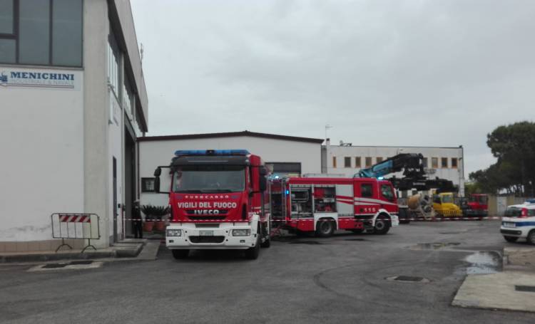 Mariglianella: incendio in impresa, muore un operaio