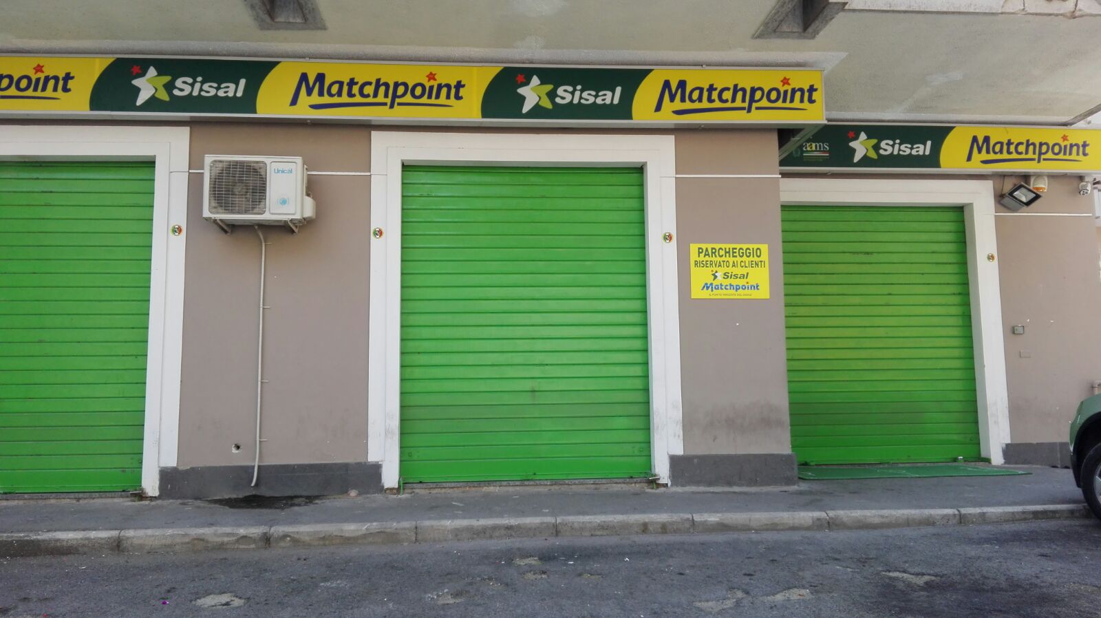 Somma Vesuviana, spari contro un centro scommesse: l’ombra del racket