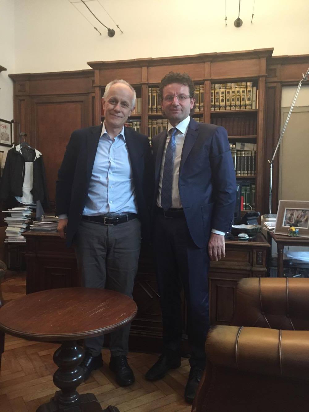 Acerra, il sindaco con il direttore del Corriere della Sera nell'ufficio di via Solferino a Milano