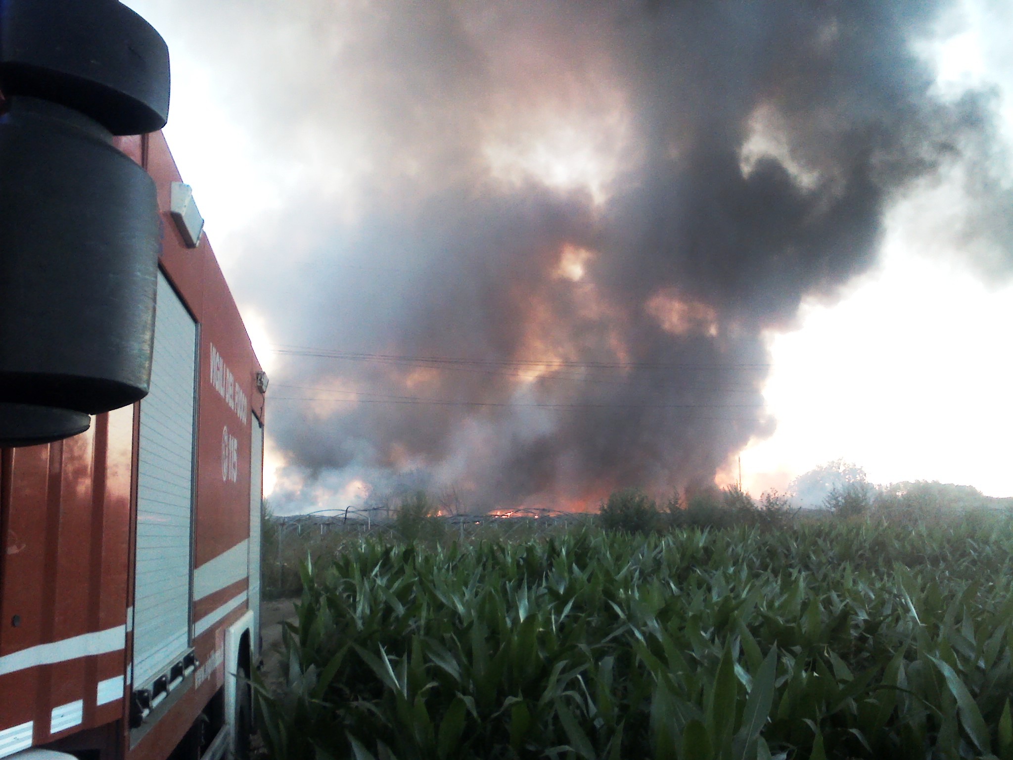 L’incendio del campo-discarica di Afragola: scatta il sequestro dei carabinieri. Ma è polemica
