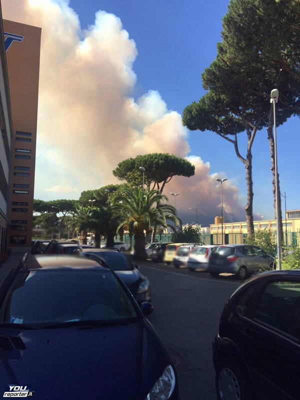 San Giuseppe Vesuviano, disposta la chiusura delle strade di accesso al Parco Nazionale del Vesuvio a causa dell’incendio in corso