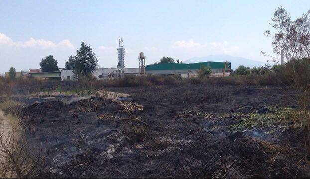 Ecatombe roghi: ennesima discarica incendiata ad Acerra. Era stata sequestrata da Michele Liguori, il vigile eroe