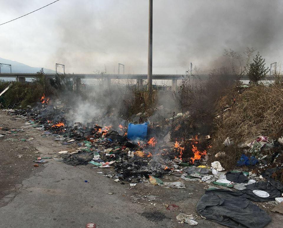 Sant’Anastasia, rifiuti incendiati e scarichi abusivi in via Carafa, via Casarea e via Guadagni