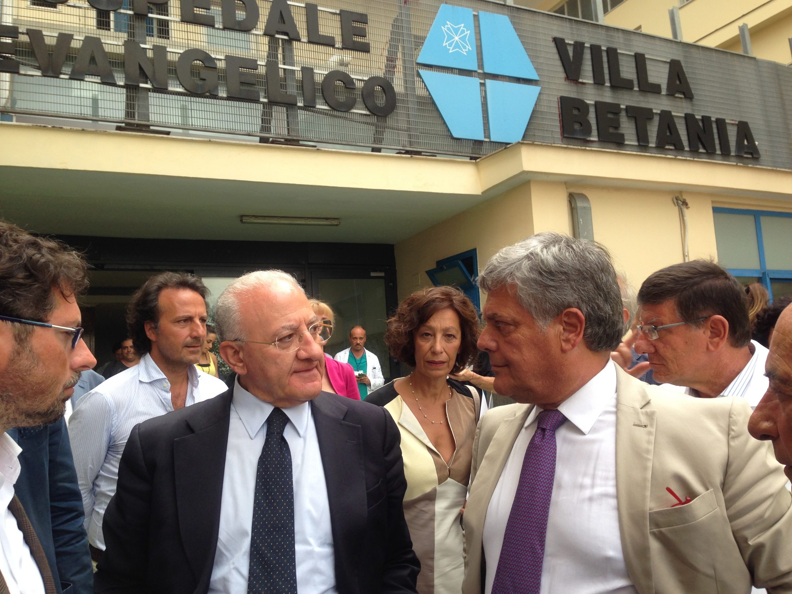Ponticelli, Vincenzo De Luca visita l’Ospedale Evangelico Villa Betania