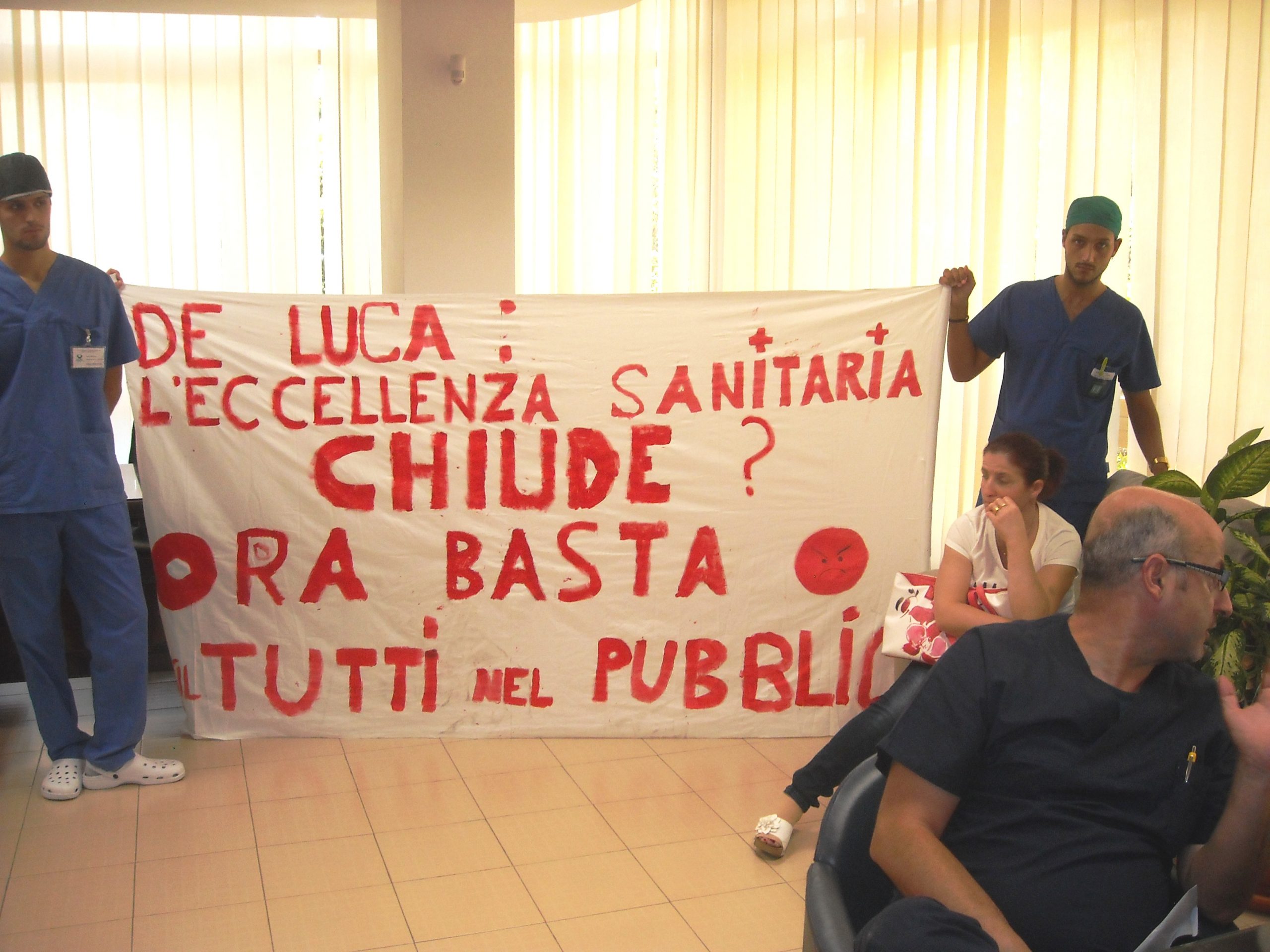 Cliniche convenzionate nella bufera: De Luca convoca le aziende per giovedi
