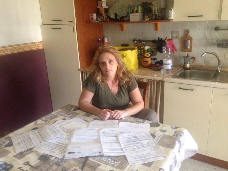 Acerra, dai rubinetti di casa acqua di pozzo abusivo e contaminato: la procura archivia denuncia al sindaco