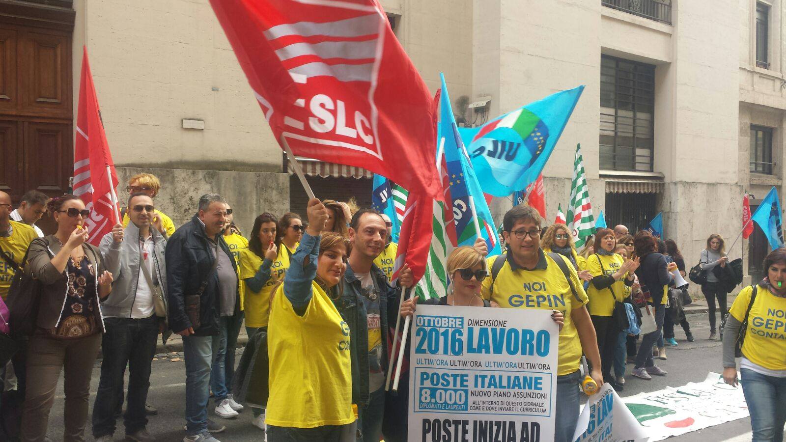 La manifestazione di oggi dei licenziati Gepin Casavatore davanti al Mise