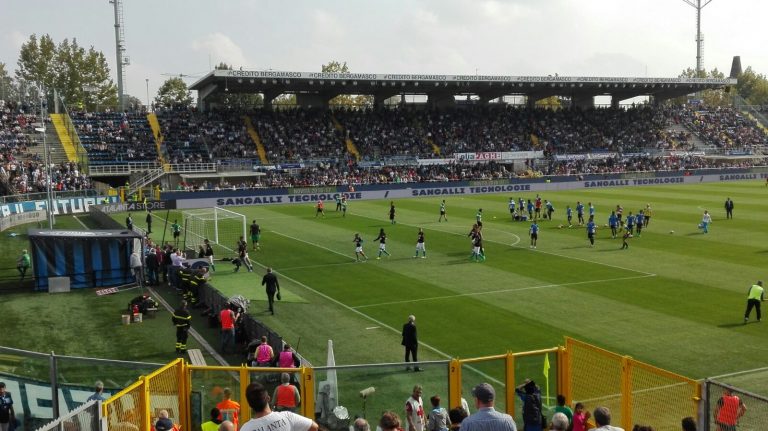 Lo stadio di Bergamo fotografato da Antonio e Rosangela, tifosi napoletani trapiantati a Milano
